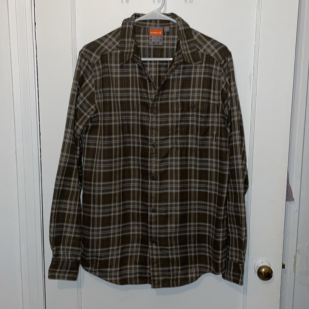 Merrell Opti Wick Long sleeve button down plaid top with pocket